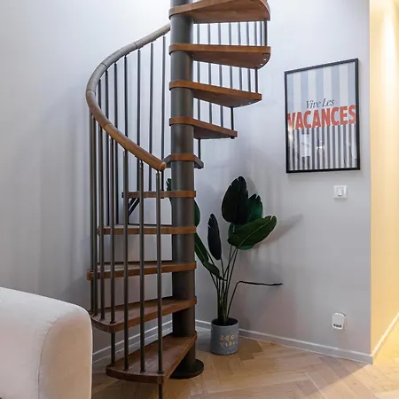 Wide Open Sky Terrace 1 Bdr * Nice