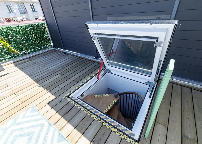 Wide Open Sky Terrace 1 Bdr * Nice