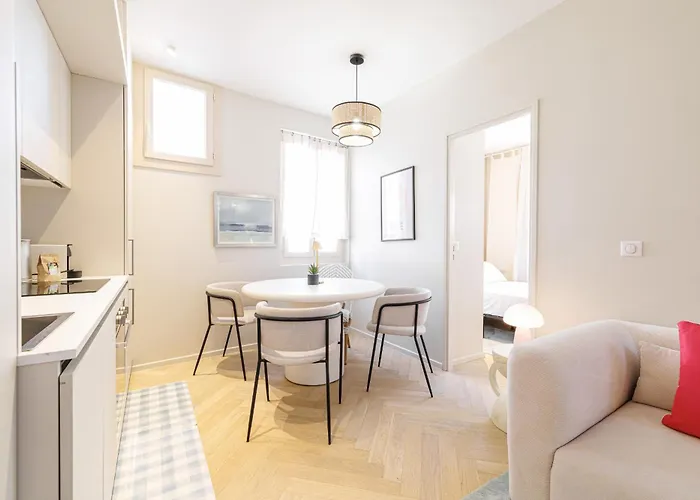 Wide Open Sky Terrace 1 Bdr Apartment *