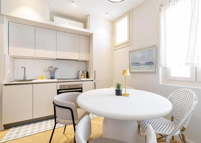 Wide Open Sky Terrace 1 Bdr Apartment Nice